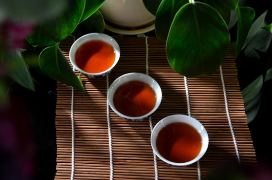 长期喝黑茶有什么功效，早晨空腹喝黑茶的七大好